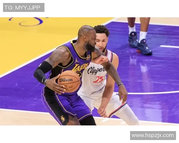 菲尼克斯水晶与亚特兰大梦想的巅峰对决引发的篮球热潮与精彩瞬间